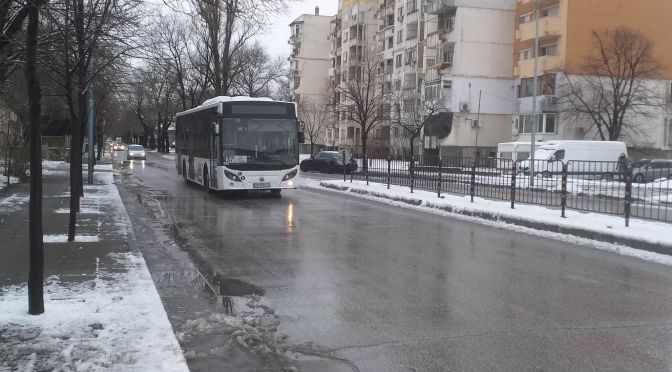 12 машини обработиха със сол всички основни пътни артерии в пловдив