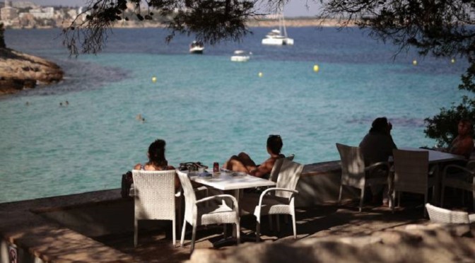 Гърците критикуват Атина заради забраната за влизане на сръбски туристи