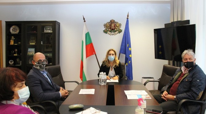 Марияна Николова проведе работна среща с представители на КРИБ и БХРА