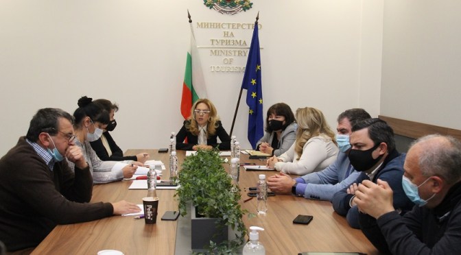 Министерството на туризма договори още 50 млн. лв. за туроператори и туристически агенти