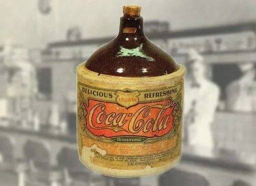 Една от първите бутилки на Coca-Cola