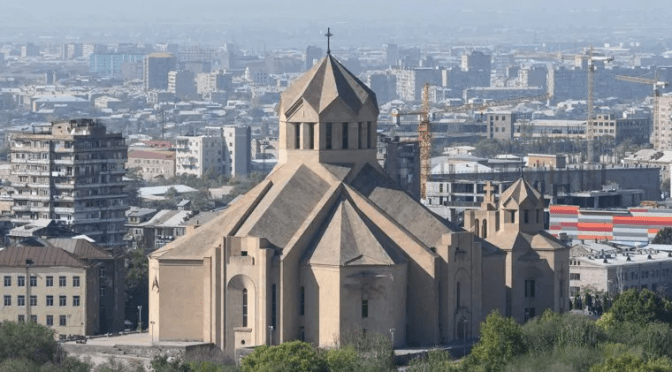 Напрежение в Армения: Сблъсъци между свещеници и служби за сигурност